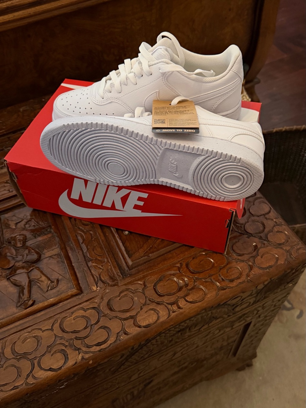 Nike Men’s White Low-Top Sneakers - Picture 2 of 3